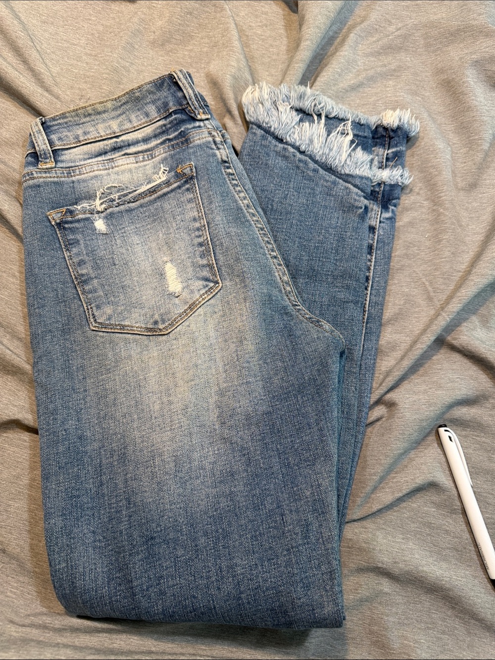 KanCan Light Blue Frayed-Hem Ankle Jeans
